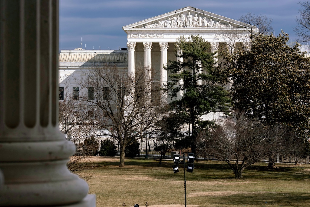 Supreme Court skeptical of allowing lawyer-client ‘coaching’ during overnight trial recess