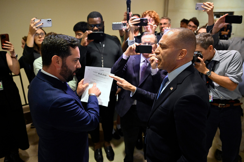 Senate Democrats cautious with shutdown demands as Jeffries faces House backlash