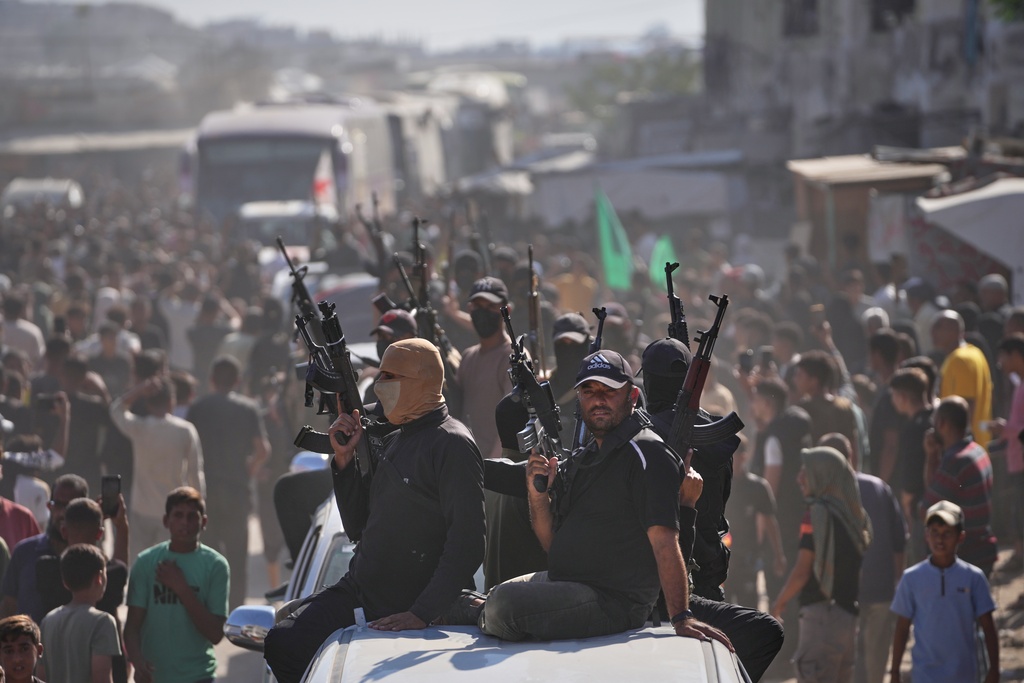 Israel releases 1,900 Palestinian prisoners as part of peace plan