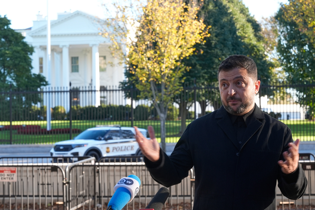 Trump meets Zelensky on home turf as peace talks hit critical stage