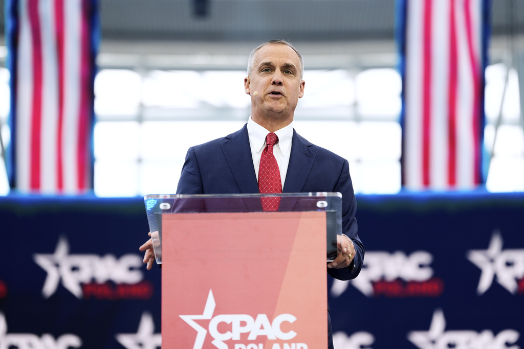 Top Trump adviser hints at primary run against Ayotte in New Hampshire