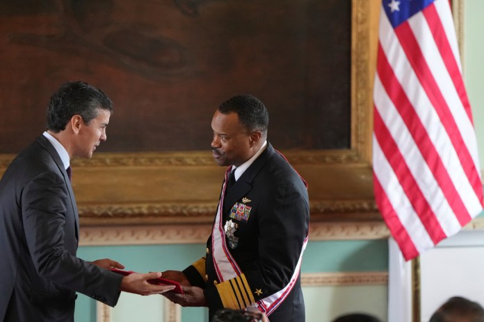 Paraguayan President Santiago Peña awards the Order of Merit "Gral Div Bernardino Caballero" in the grade of "Gran Cross", to Adm. Alvin Holsey, commander of U.S. Southern Command.