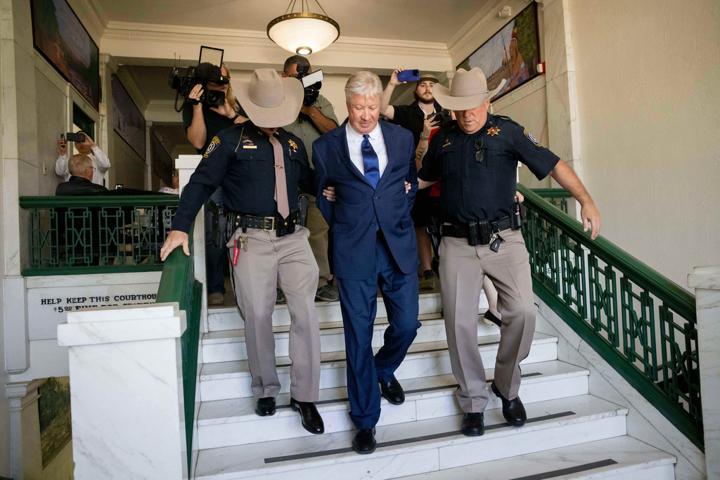 Texas megachurch pastor pleads guilty to sexually abusing girl in 1980s