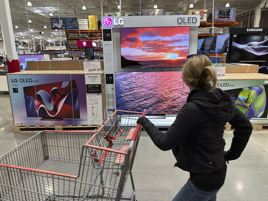 Consumer sentiment plunges to lowest in three years as shutdown hits record length