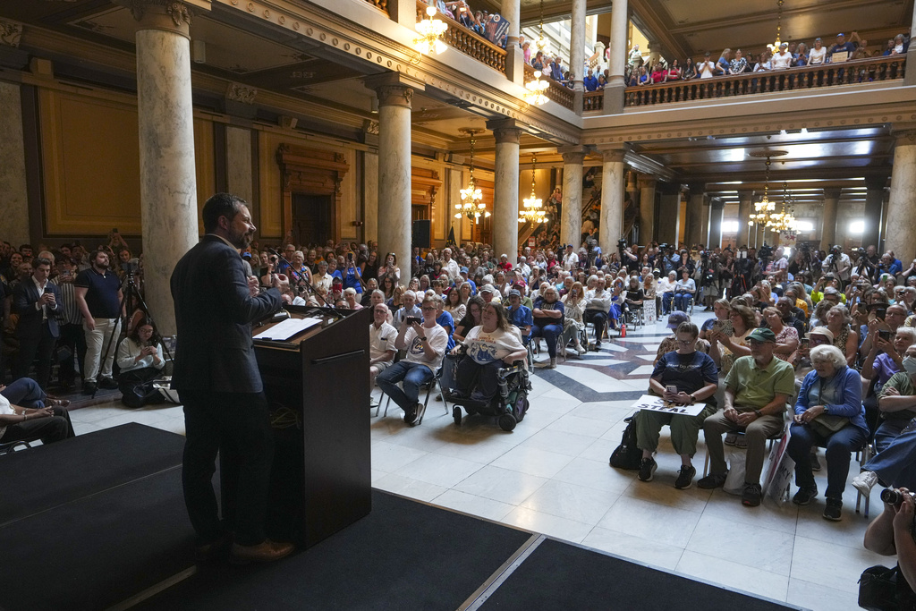 Indiana legislature to return for redistricting after state Senate changes course