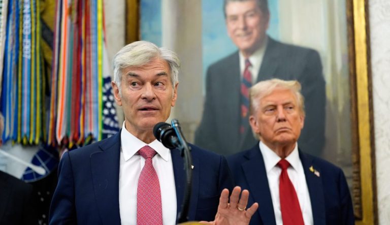 Mehmet Oz, administrator for the Centers for Medicare & Medicaid Services, and President Donald Trump.