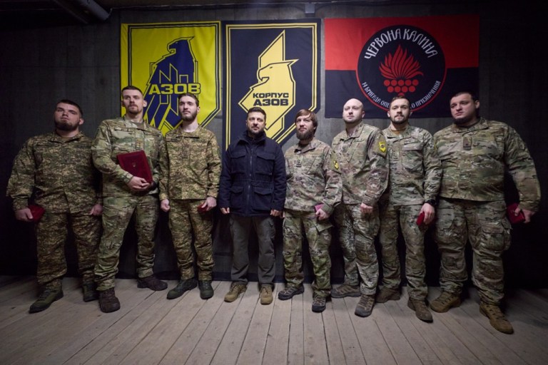 Ukrainian President Volodymyr Zelensky poses for a photo with servicemen.