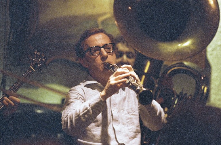 Woody Allen plays clarinet at Michaels Pub.