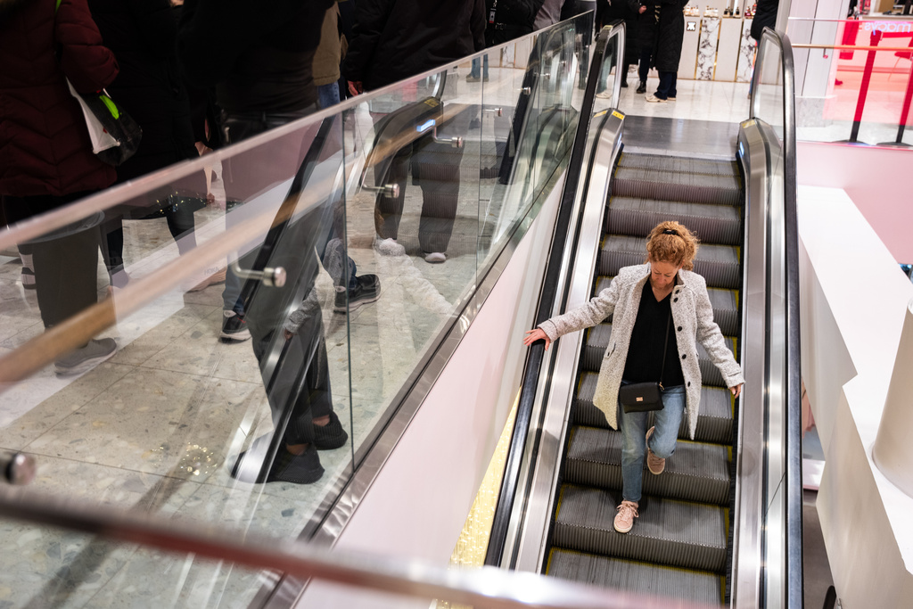 In-store Black Friday crowds underwhelm as online shopping surges