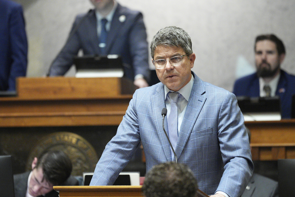 Indiana Republicans relent on redistricting effort
