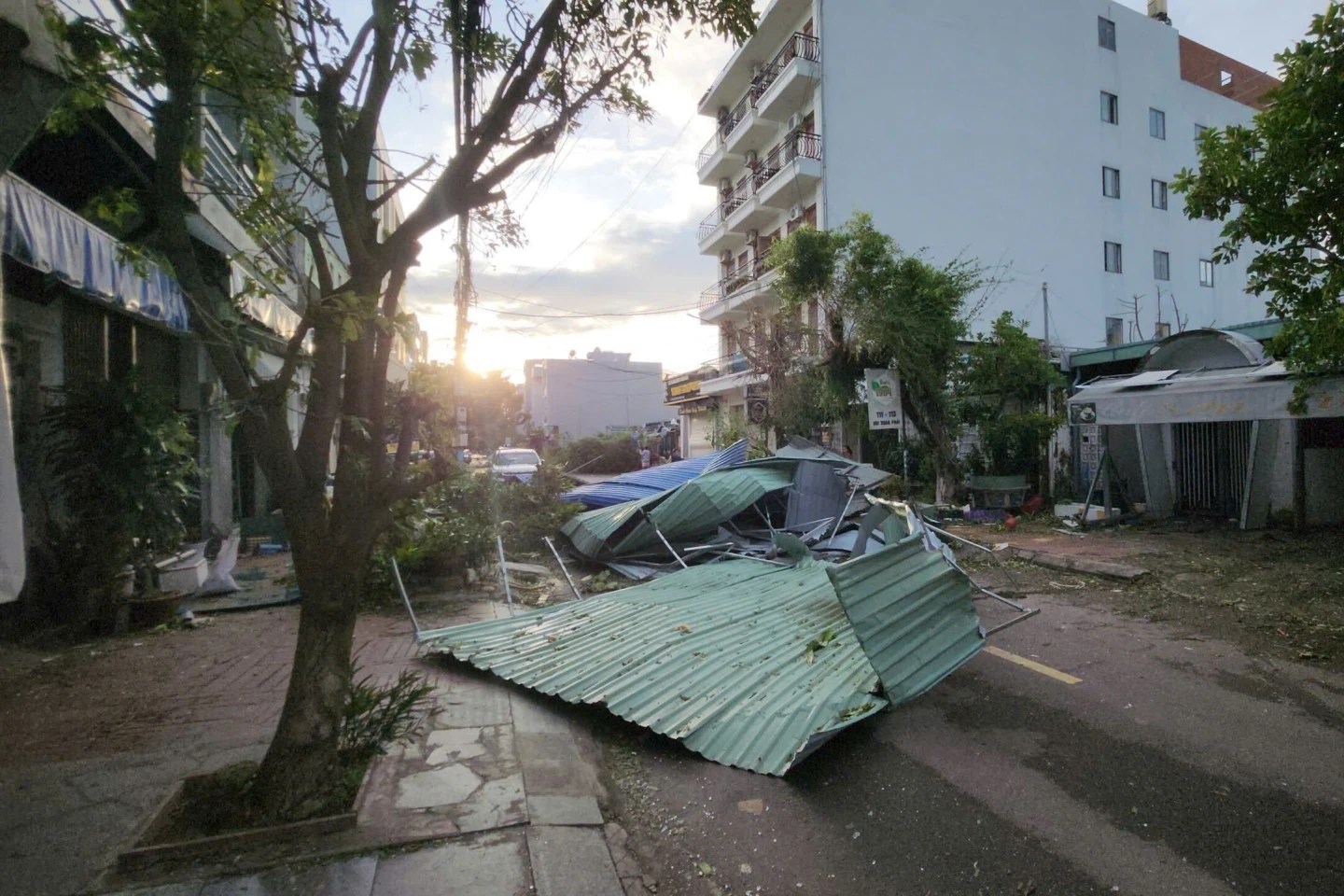 Typhoon Kalmaegi leaves 5 dead in Vietnam after killing 188 in the Philippines