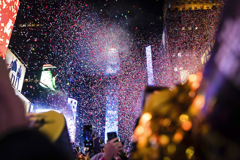 WATCH LIVE: New Year’s Eve ball set to drop in Times Square