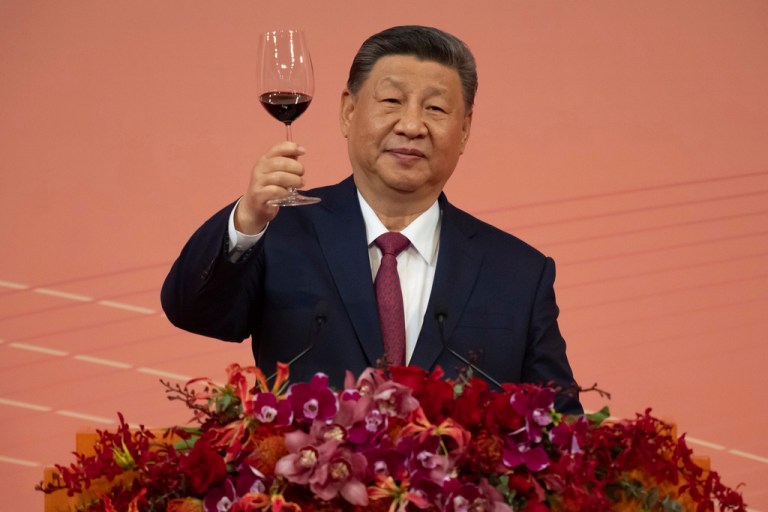 Chinese President Xi Jinping makes a toast.
