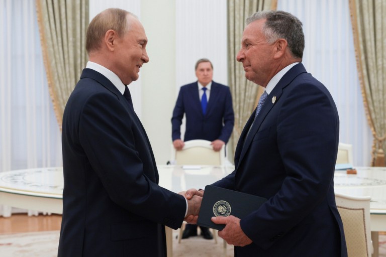 Steve Witkoff shakes hands with Russian President Vladimir Putin