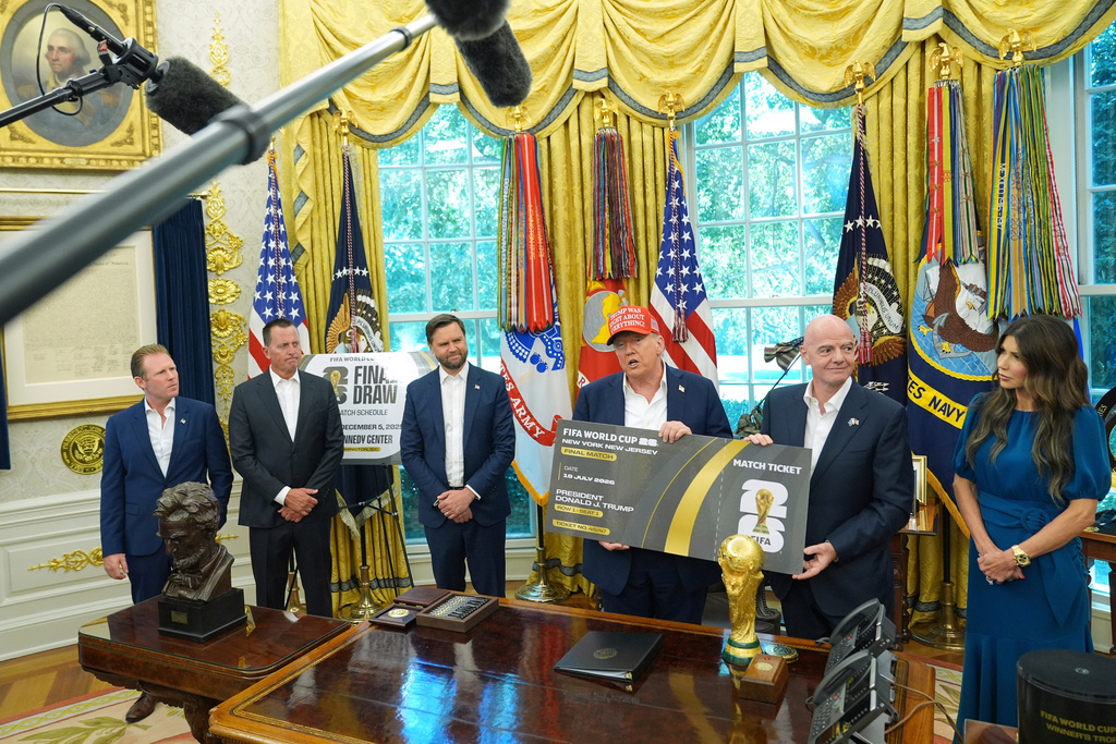 World Cup draw offers Canada and Mexico leaders chance to talk trade with Trump