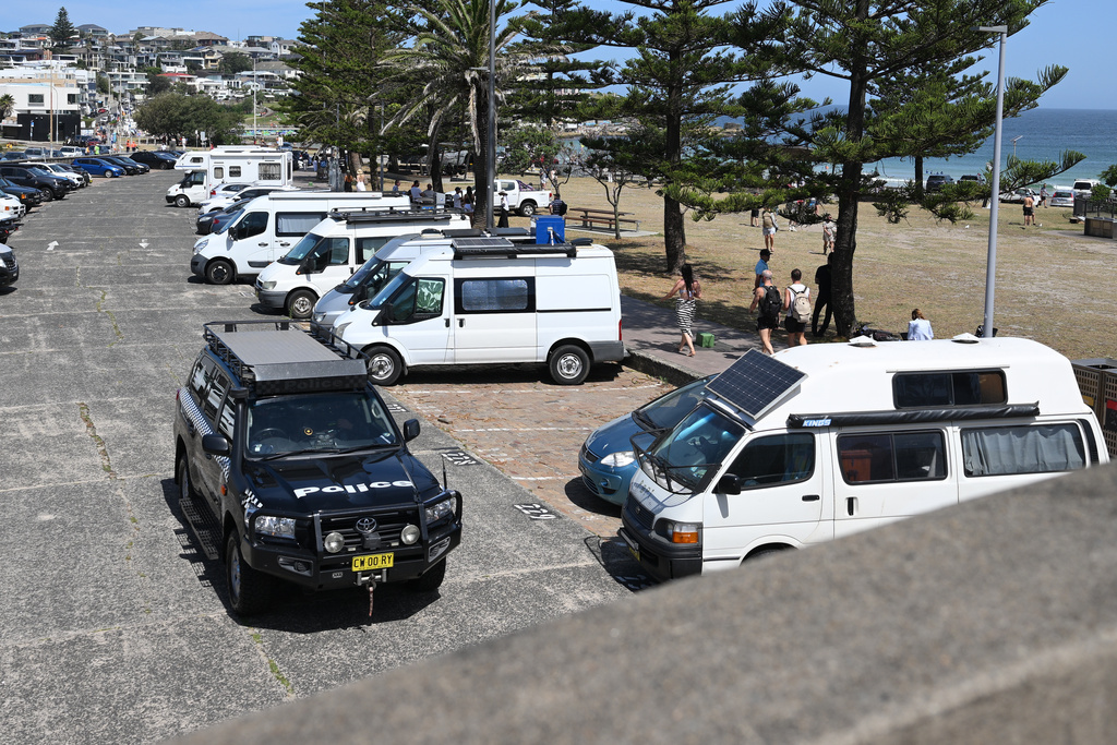 Seven men arrested near Bondi Beach as Australian police foil suspected terrorist attack