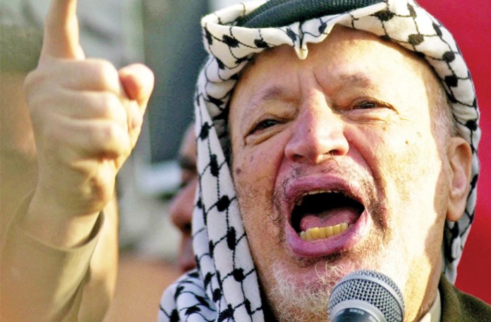 Palestinian leader Yasser Arafat speaks  in the West Bank, July 27, 2000. (Elizabeth Dalzie/AP)