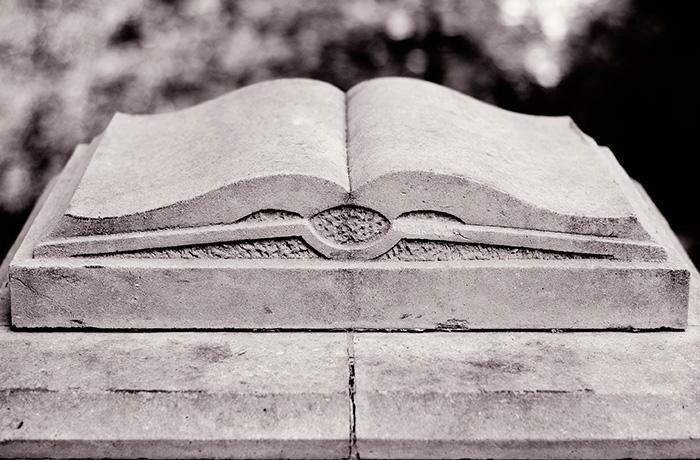 An essayist who remembers