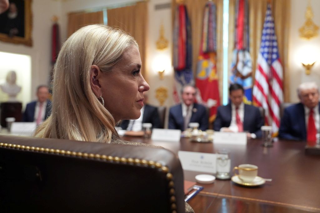 DOJ restores image that includes photo of Trump to Epstein files site
