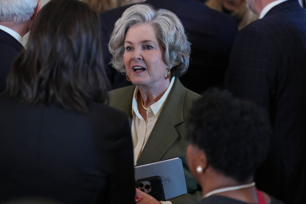 Trump going to ‘campaign like it’s 2024’ for midterm elections: Susie Wiles