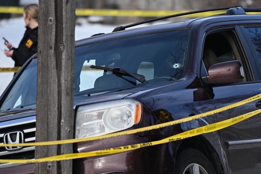 Joe Concha says media coverage of ICE shooting is ‘crazy town’