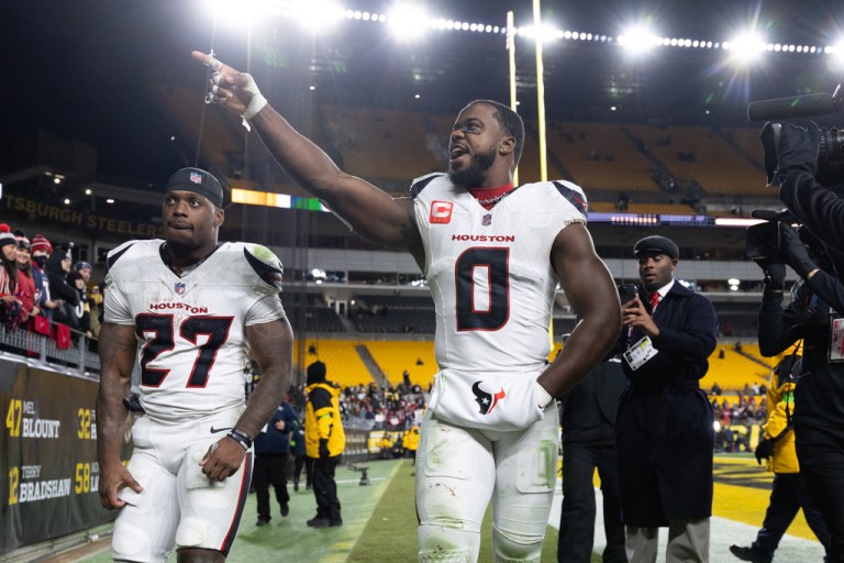 Azeez al-Shaair in eye black