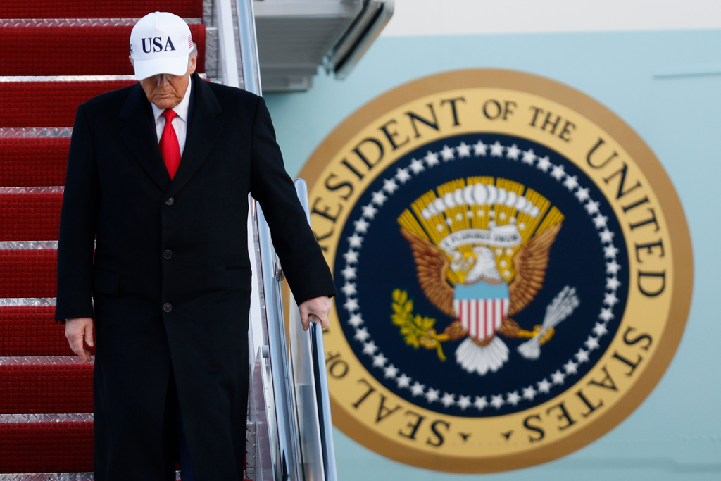 Trump’s promise to Iranian protesters poses significant political risks