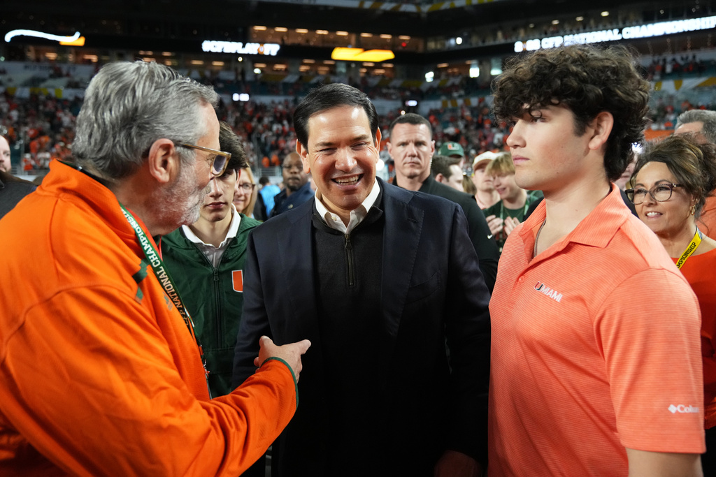Miami native Rubio cheers on Hurricanes at CFP national championship with Trump