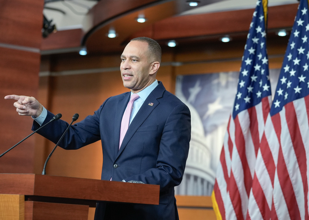 Jeffries says funding bills won’t move forward until there is ‘dramatic change’ in ICE funding