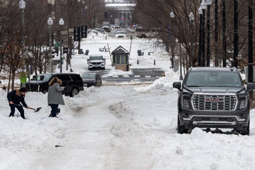 DC outsources snow removal to the taxpayers