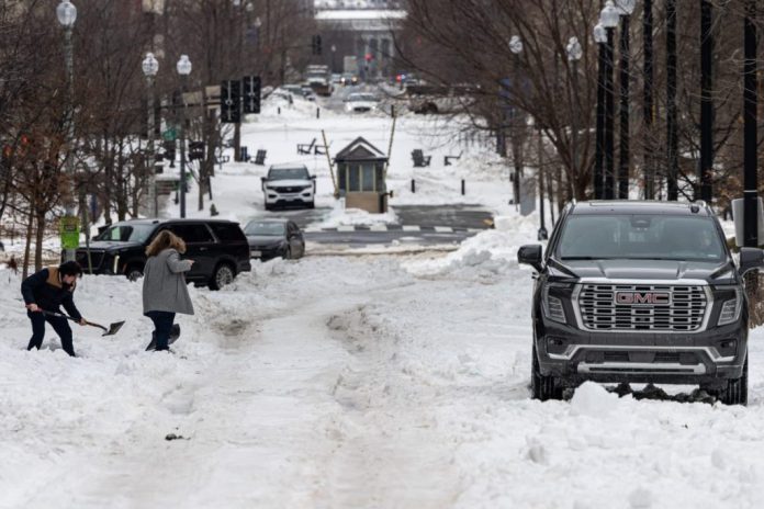 DC outsources snow removal to the taxpayers