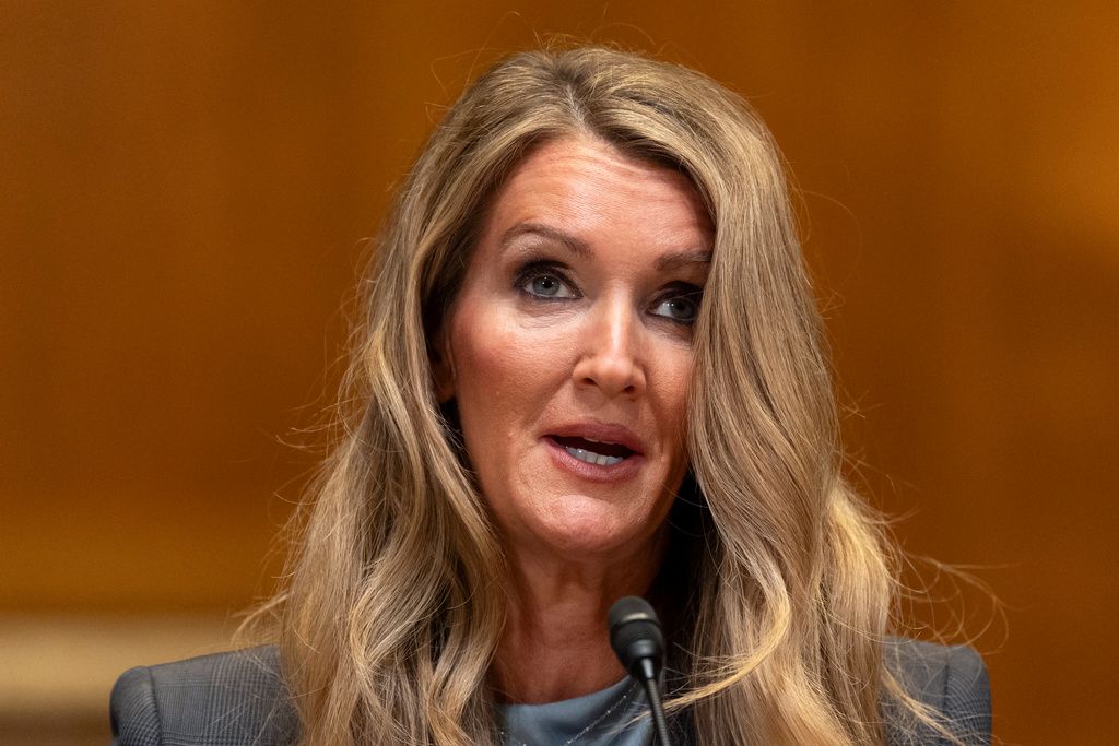 Loeffler relocating SBA office in Minneapolis after ICE shooting