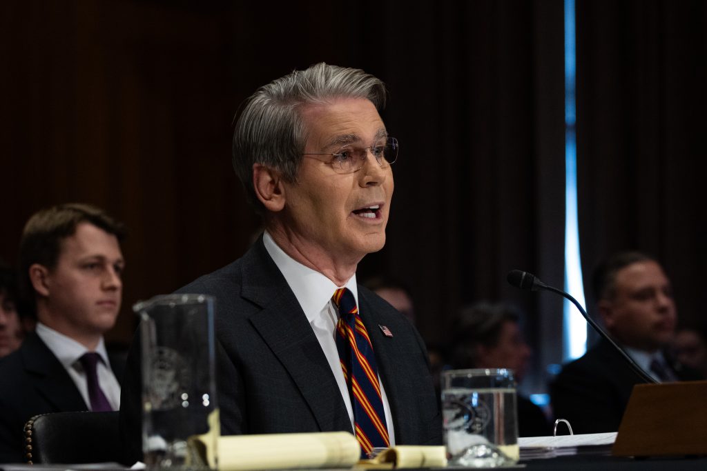Bessent deflects Van Hollen’s attempt to corner him on Pretti’s Second Amendment right