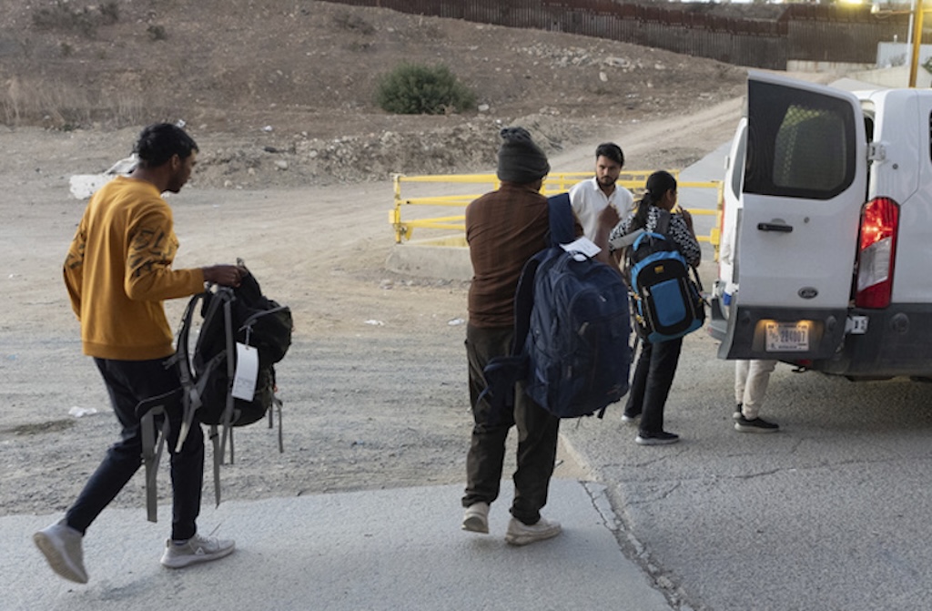 DHS releasing some illegal border crossers into US despite claims of ‘zero’ releases