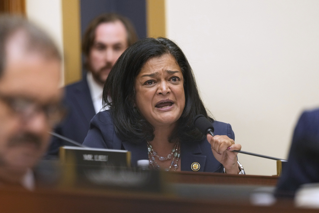 Democrats want investigation of Bondi’s ‘spying’ on lawmakers’ Epstein search history