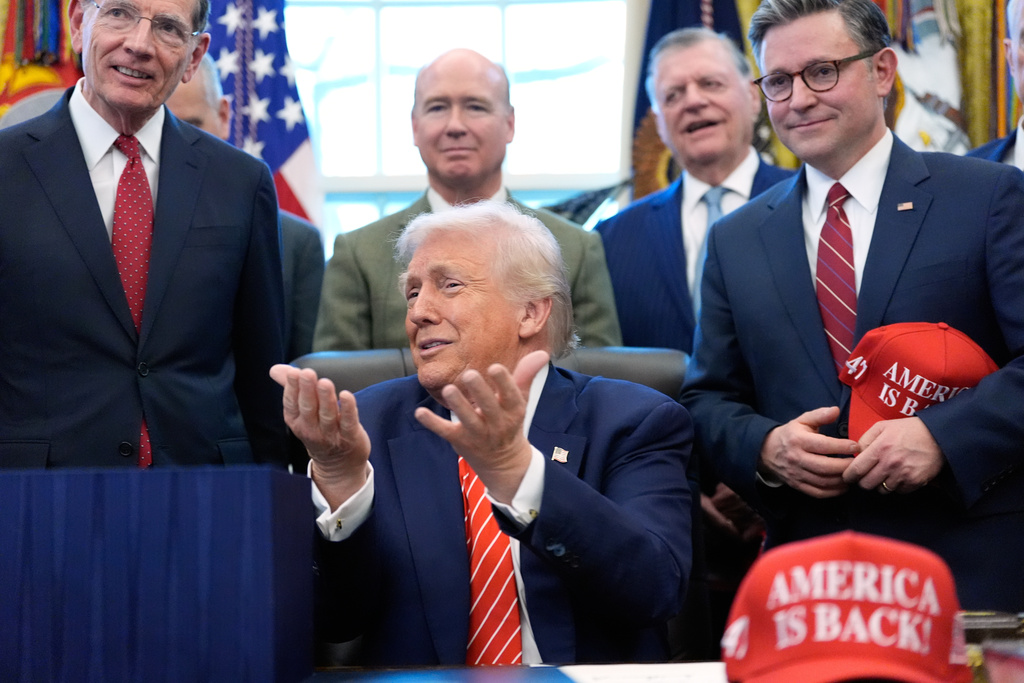 Trump approval rating bounces back after White House makes immigration changes
