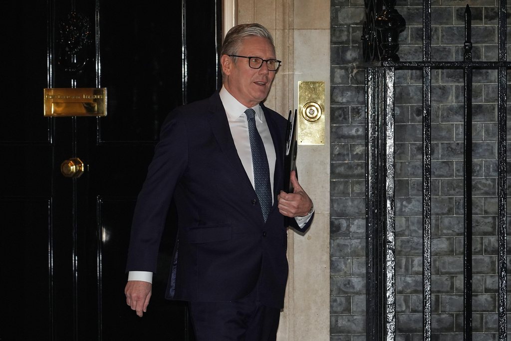 UK deal ceding sovereignty of Chagos islands faces scrutiny after renewed Trump opposition