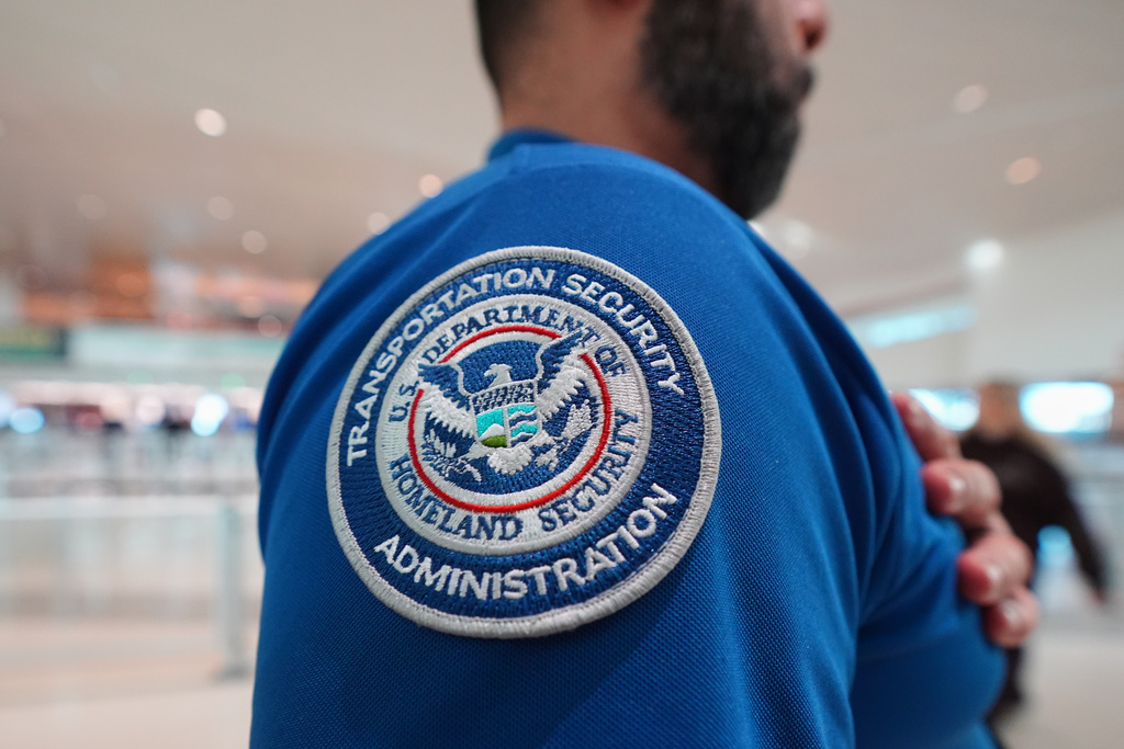 Most TSA employees receive first retroactive paycheck since shutdown