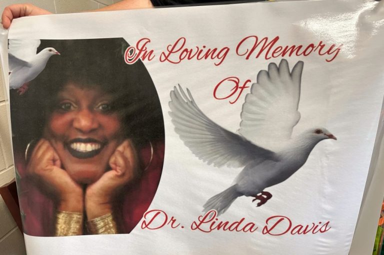 Linda Davis.