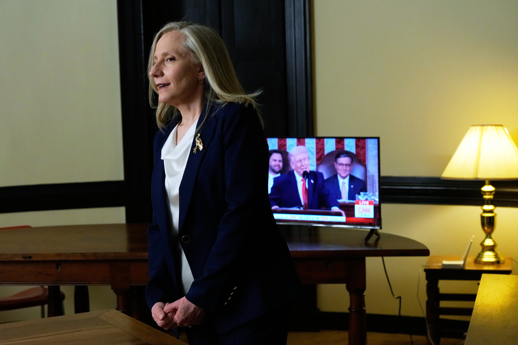 Spanberger delivers Democratic rebuttal to Trump’s State of the Union in front of an audience