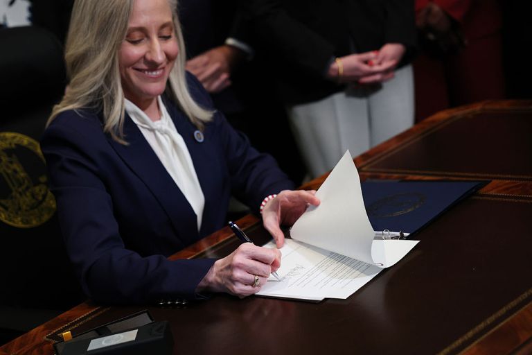 Gov. Abigail Spanberger (D-VA) signs executive orders after being sworn into office at the Virginia State Capitol on Jan. 17, 2026.