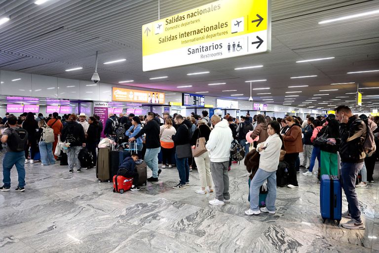 Stranded passengers line up at Guadalajara Airport in Tlajomulco, Jalisco, Mexico, on February 23, 2026, to claim compensation for flights that were canceled or postponed the previous day. Mexico has deployed 10,000 troops to quell clashes sparked by the killing of the country's most wanted drug lord, which have left dozens dead, officials said on February 23. Nemesio 