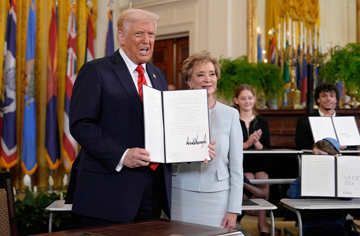 Congress re-funds the Education Department