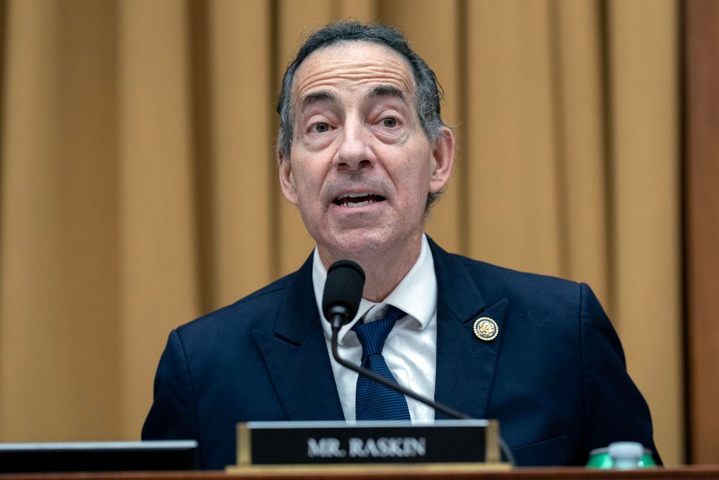 Raskin conditions Clinton contempt vote on separate resolution for Bondi