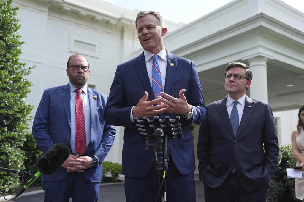 Blake Moore bucking GOP on redistricting draws heat from Utah primary challenger