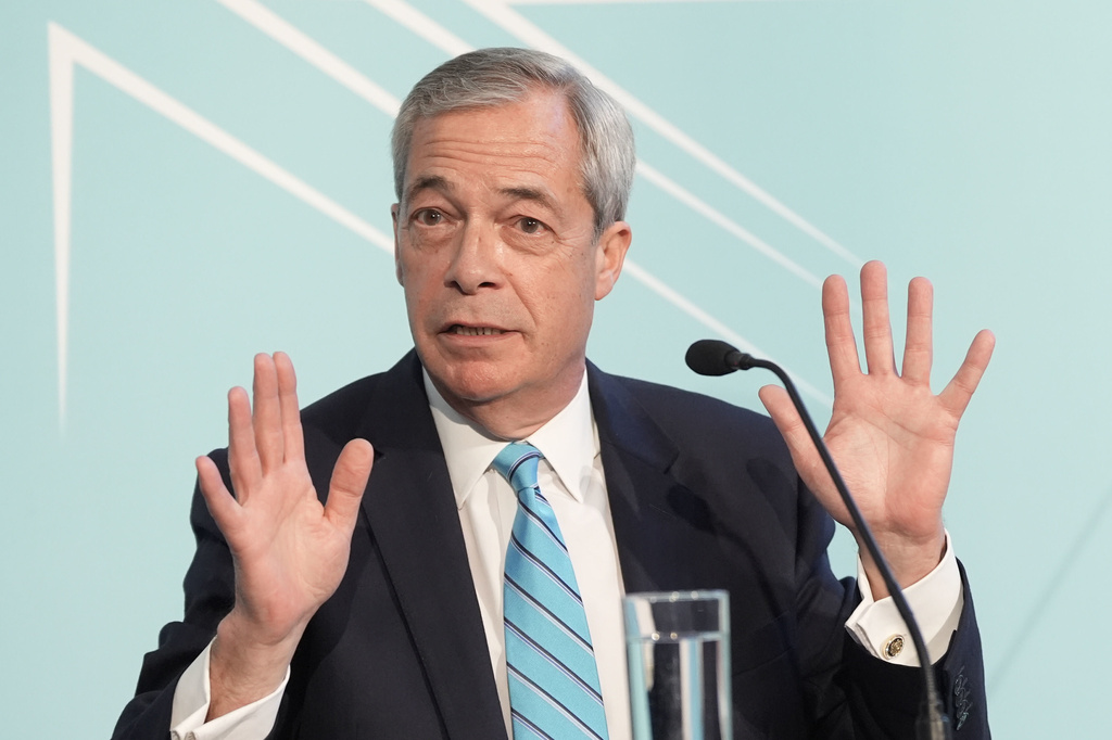 Farage heads to Mar-a-Lago to reinforce Trump’s opposition to Chagos Islands deal