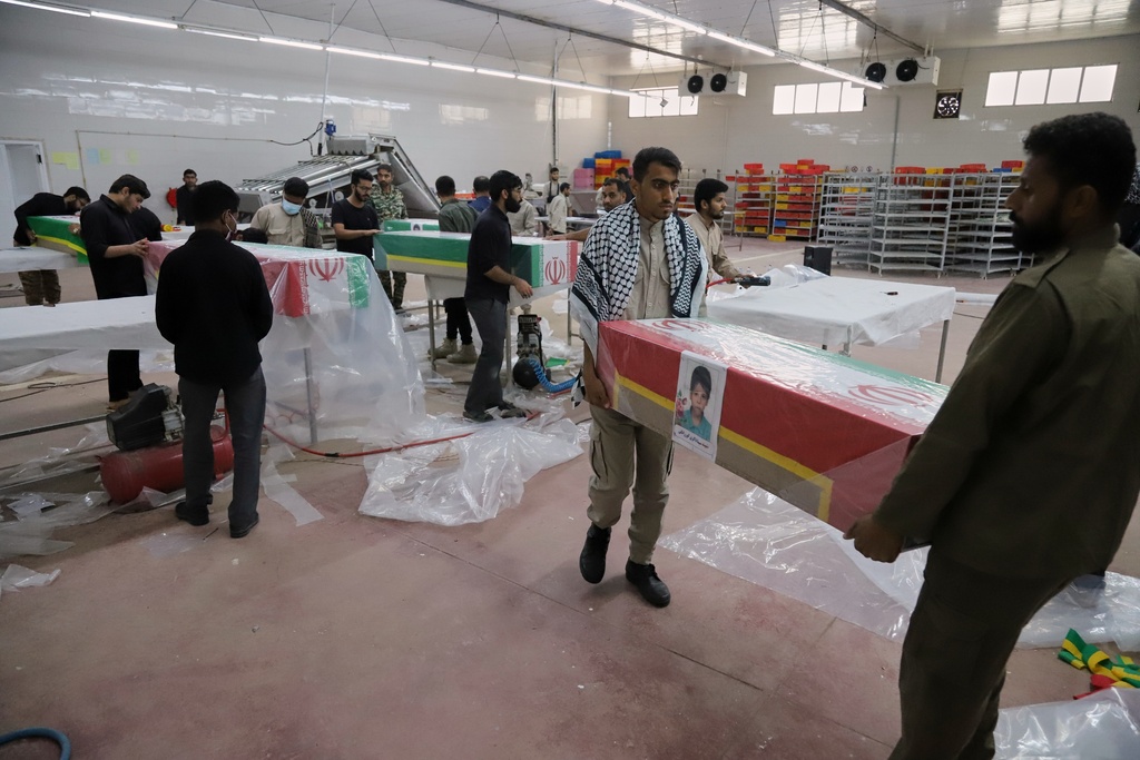Trump suggests Iranian Tomahawk missile killed 175 people in school strike