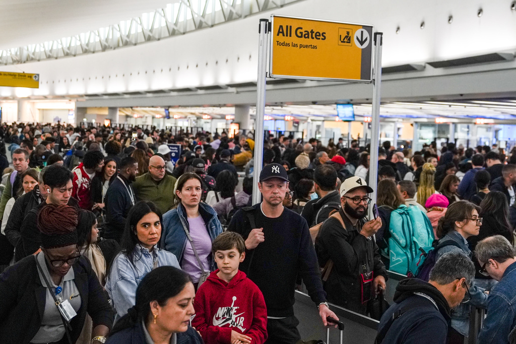 TSA proposes over 8,000 job cuts to Congress in new budget as White House pushes privatization