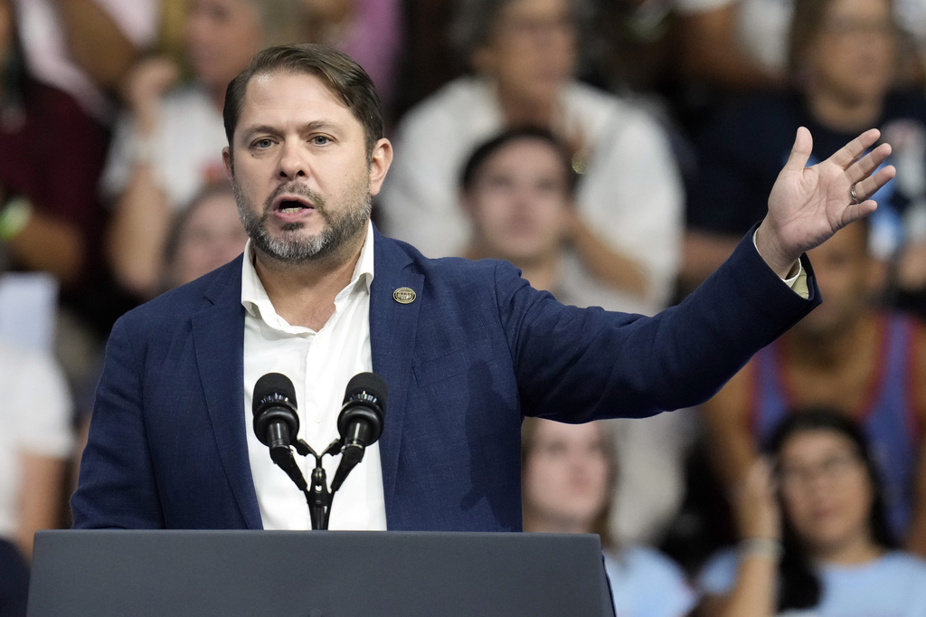 Gallego says he must ‘look at’ 2028 presidential bid to win Latino vote