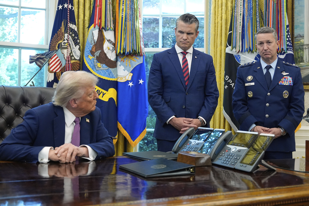 Trump vows to blow up ‘whole country’ of Iran if no deal made, ‘very little’ off table